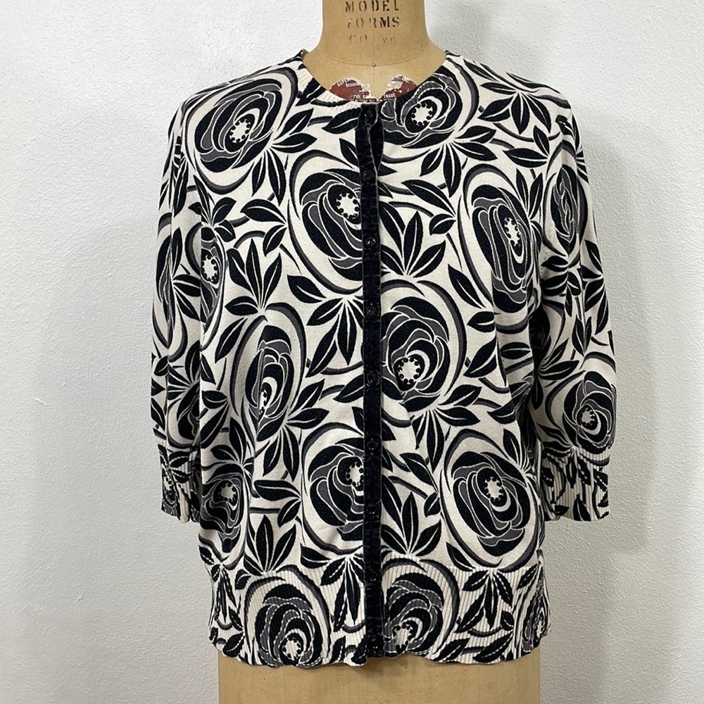 i.e. woman black/gray/white floral jersy knit with a burgandy fr trim/buttons